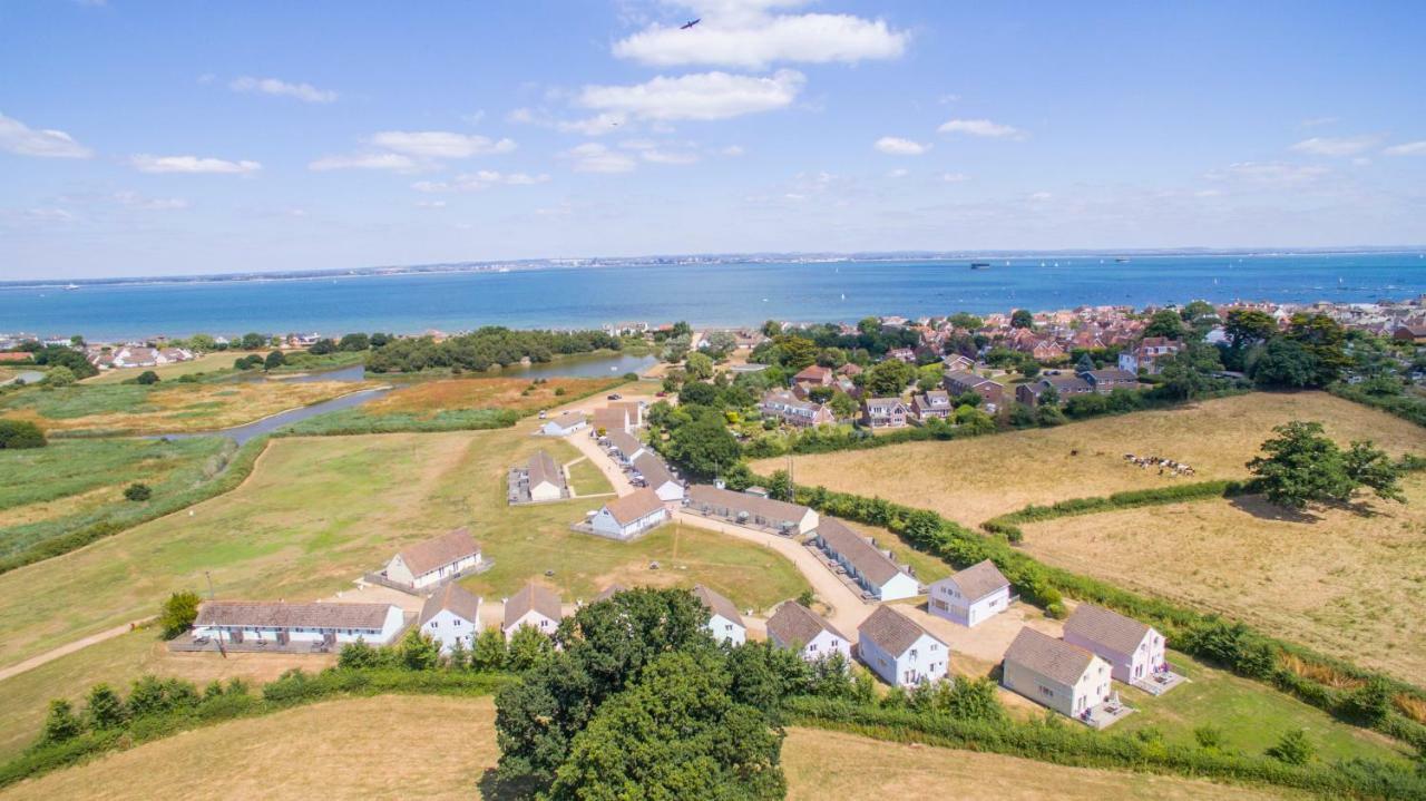 Seaview Holidays - Salterns Village Экстерьер фото